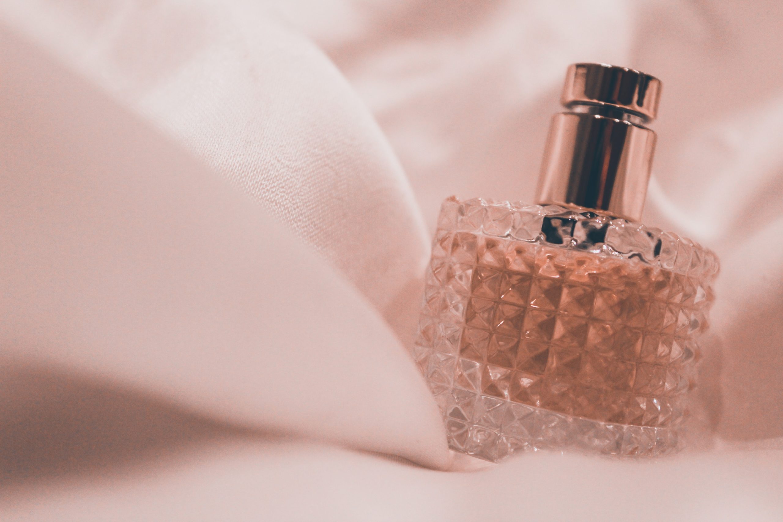 10 Best Perfume Subscription Boxes for Women + Men