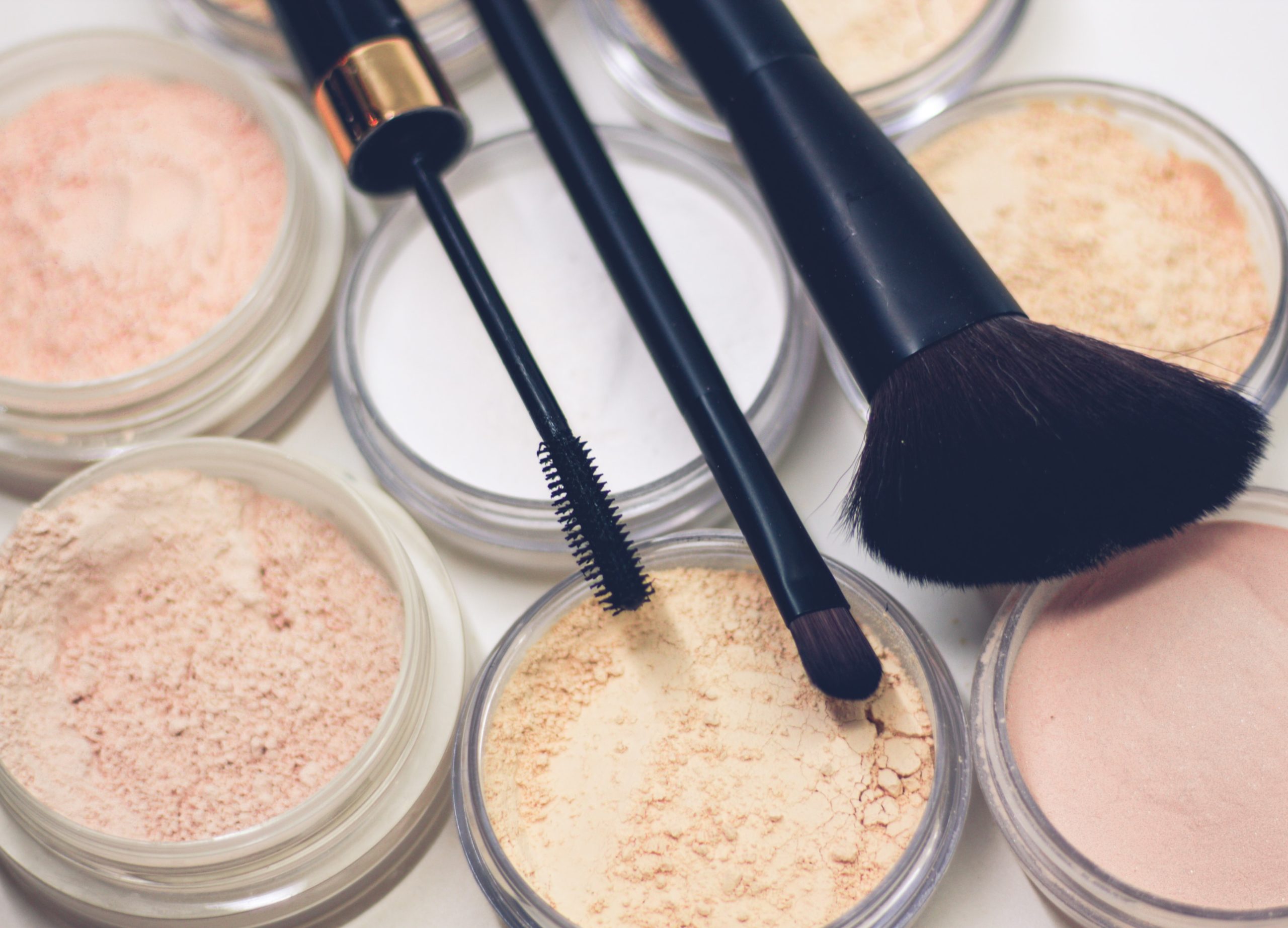 8 Best Setting Powders for Dry Skin in 2022