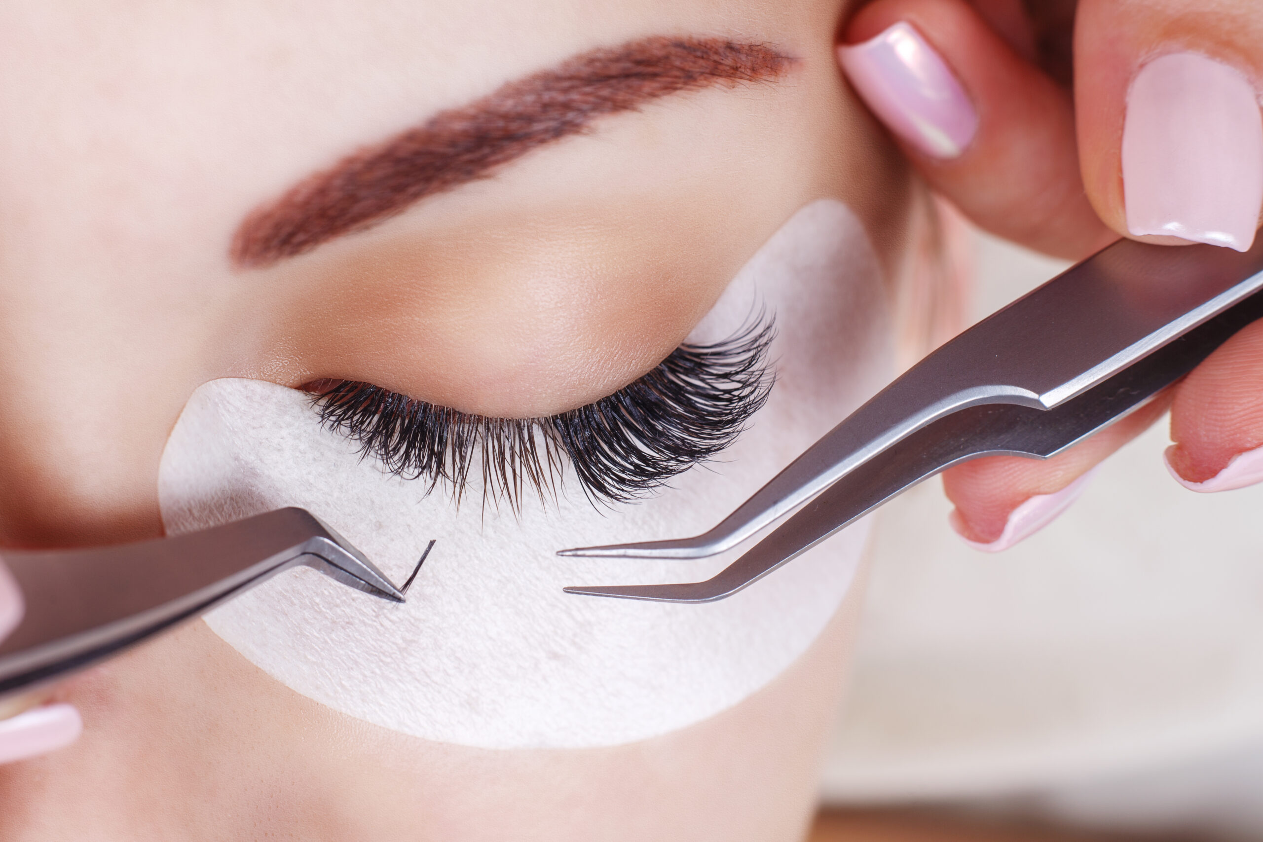 How to Remove Eyelash Extensions (Without Ruining Your Lashes)