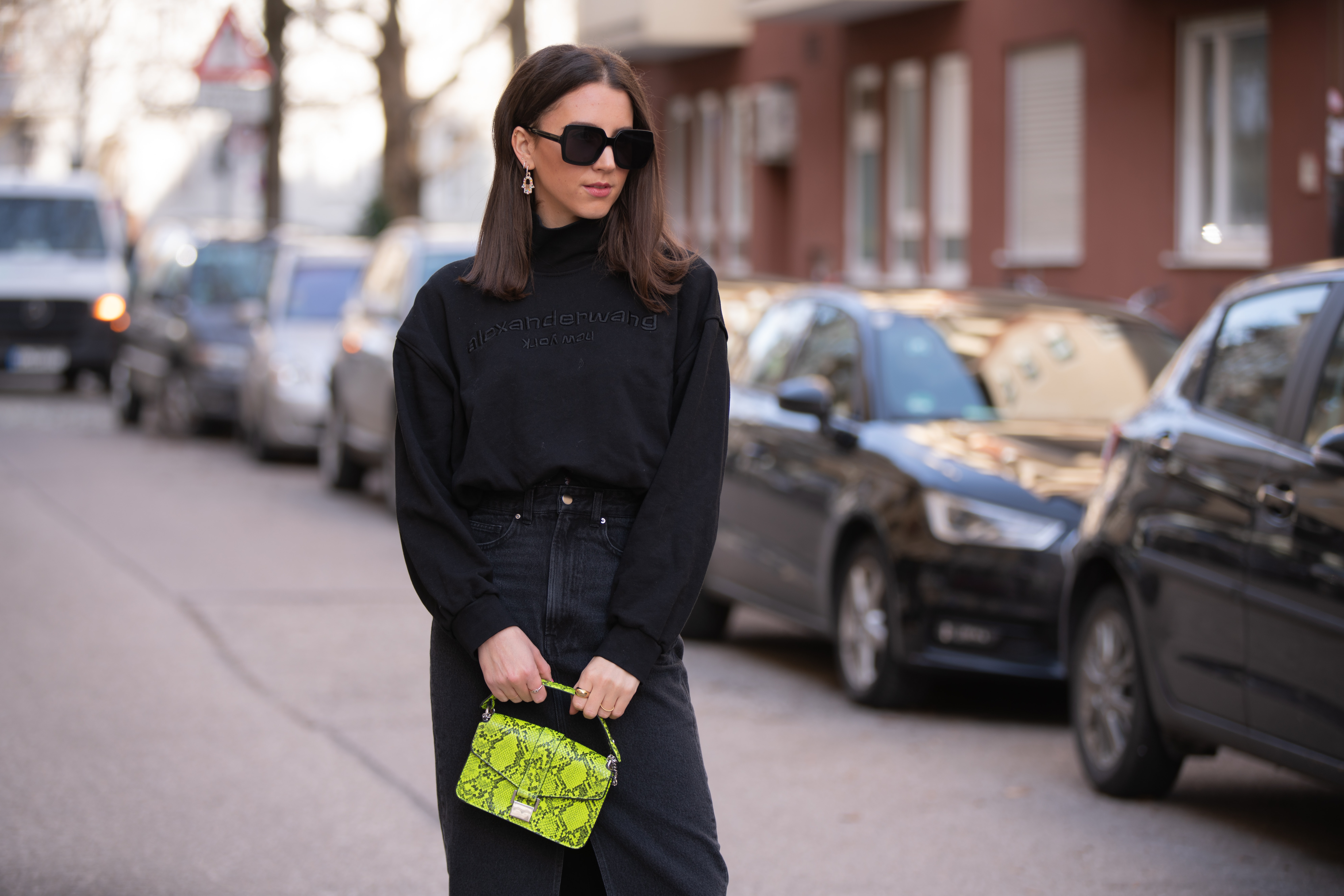 What to Wear with Black Jeans: 17 Ideas for any Season