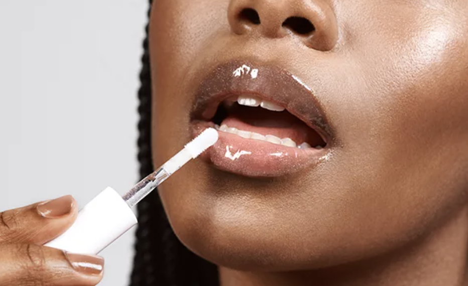 14 Best Clear Lip Glosses To Keep Your Lips Looking Dewy