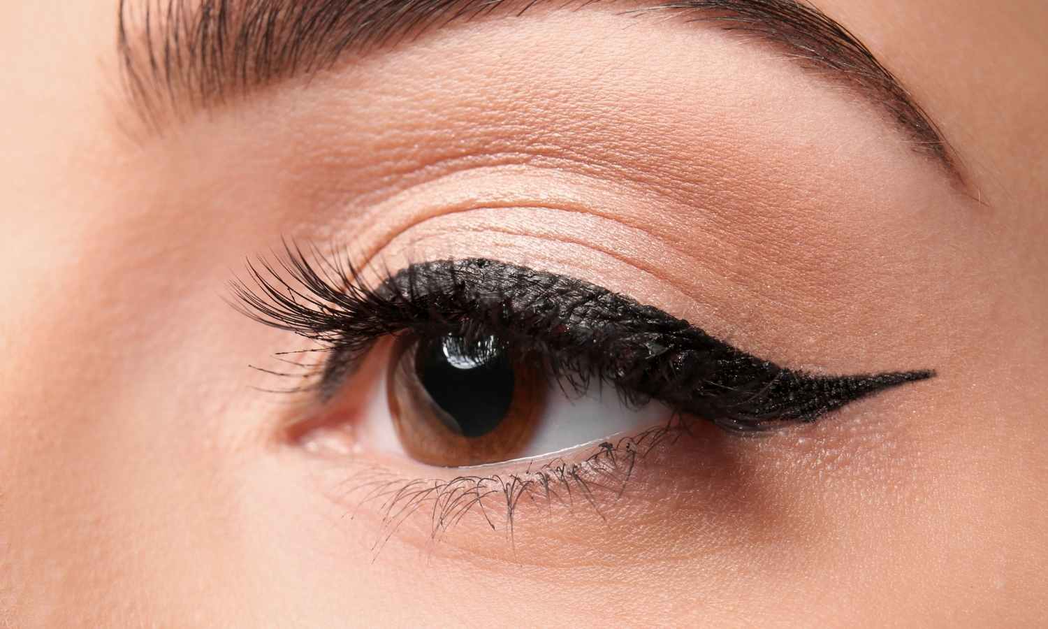 How to Do Winged Eyeliner – Tips & Tricks For Every Eye Shape