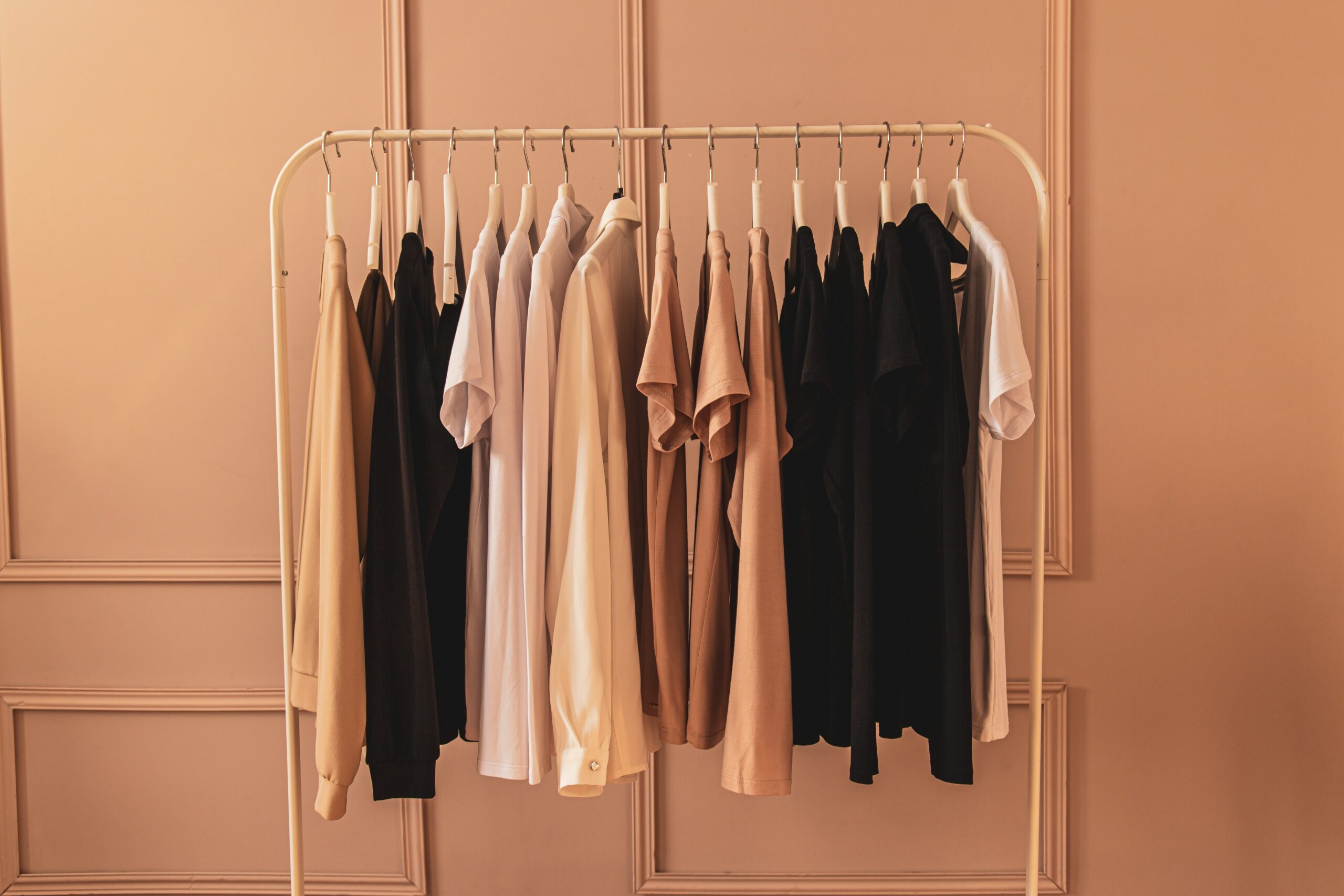 24 Best Minimalist Clothing Brands for Aesthetic