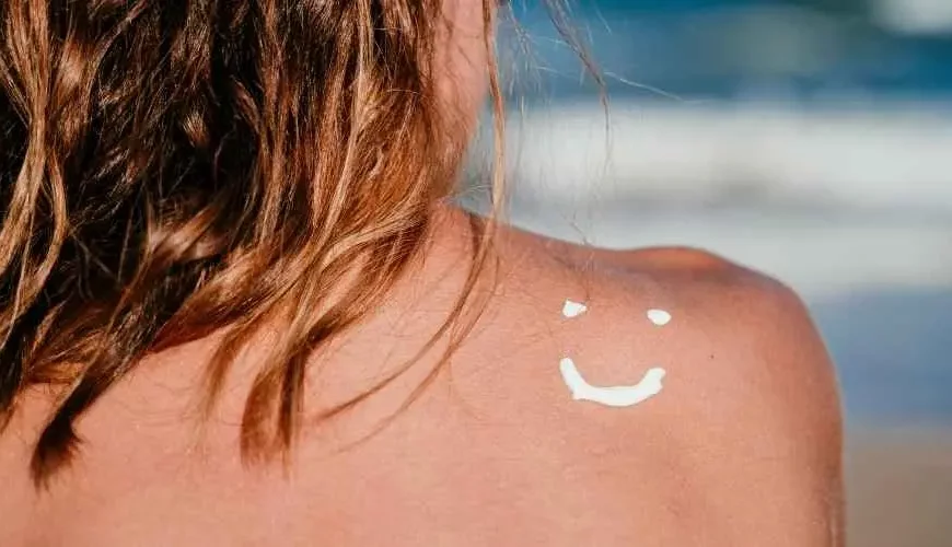 How to Put Lotion on Your Back by Yourself: 5 Easy Ways