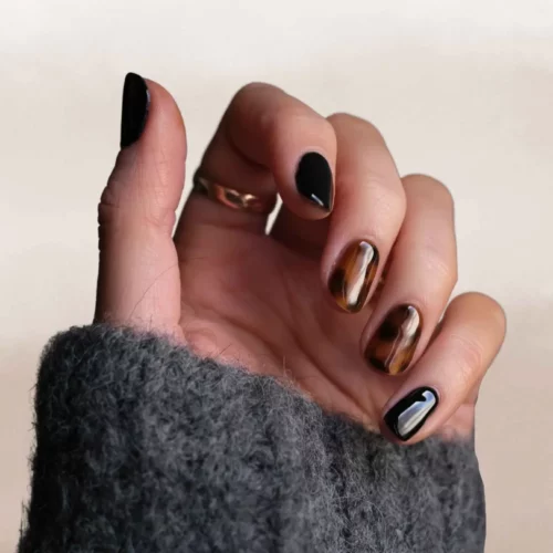 Acrylic vs Dip Nails: Which Manicure Suits You?